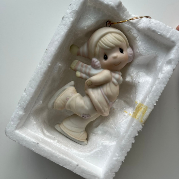 Precious Moments Dropping in for Christmas Ornament 1982 Vintage E-2369 - Picture 6 of 12